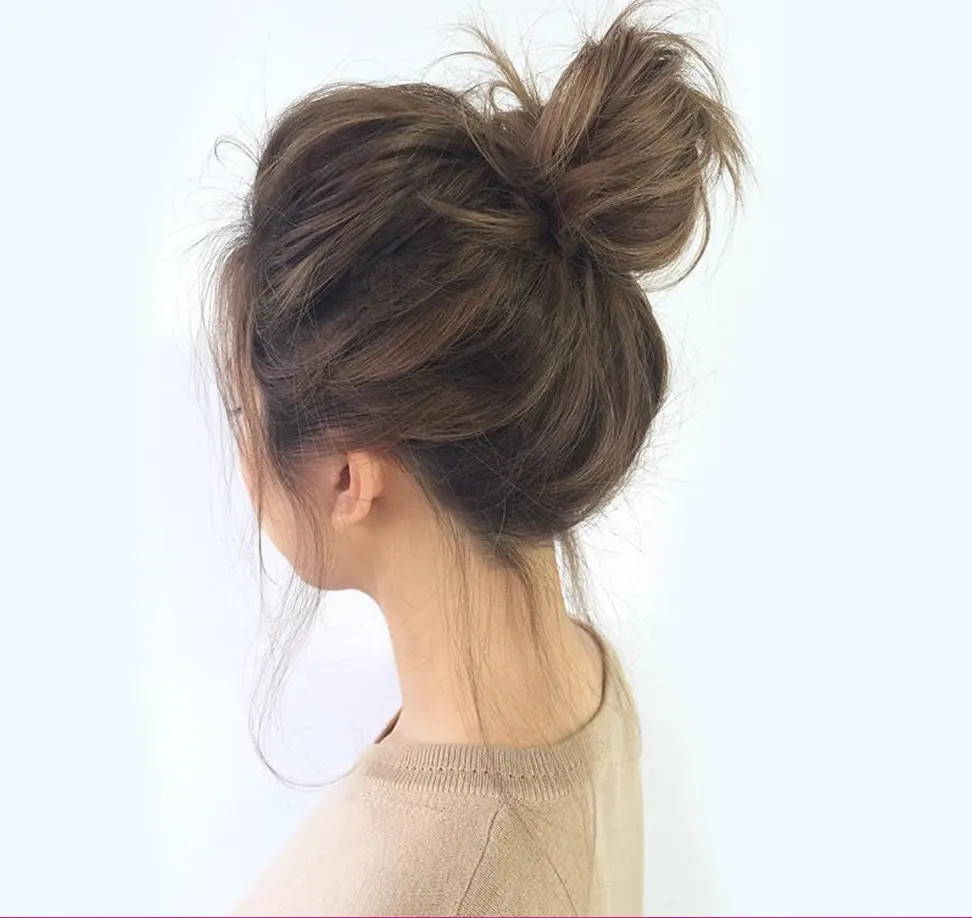 How to Master a Quick Messy Bun